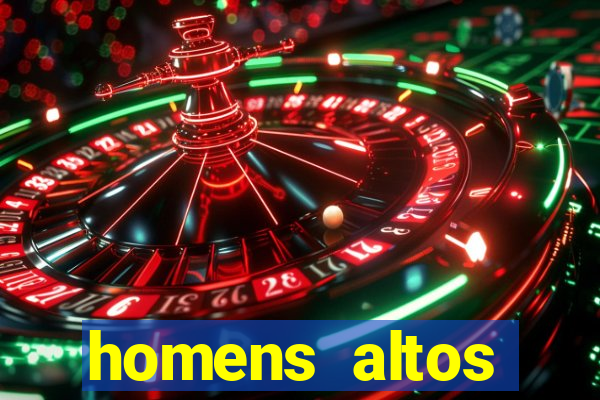 homens altos sarados pelados